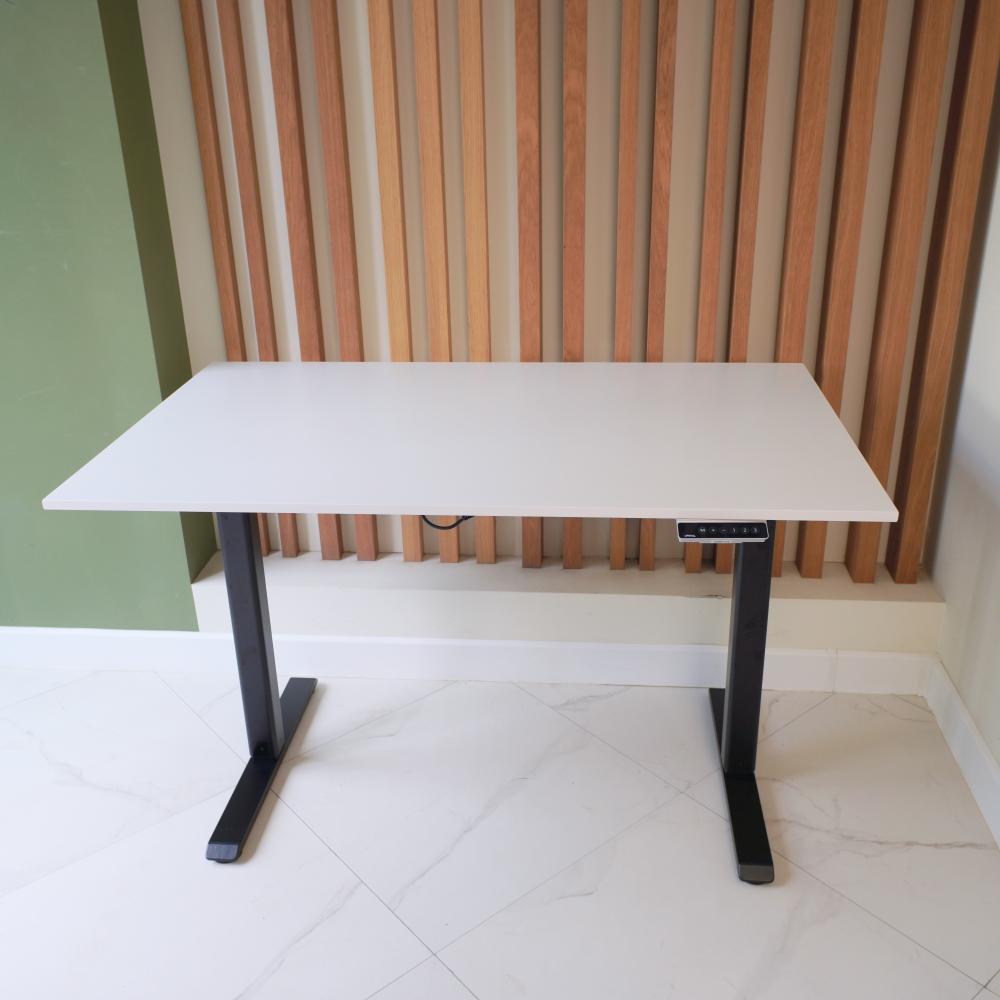UPSTOL balandligi sozlanishi kompyuter stoli One: ramka qora va sunta stol usti 130х60 SHB2420-D450-B-W130 2